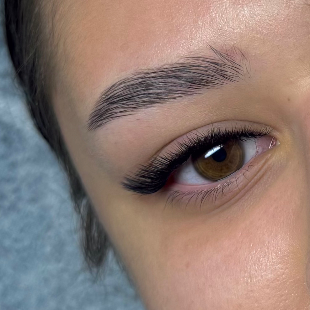 Наращивание ресниц 2,5D