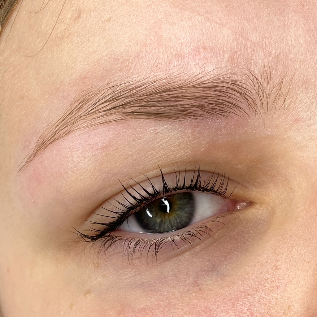 Коррекция бровей