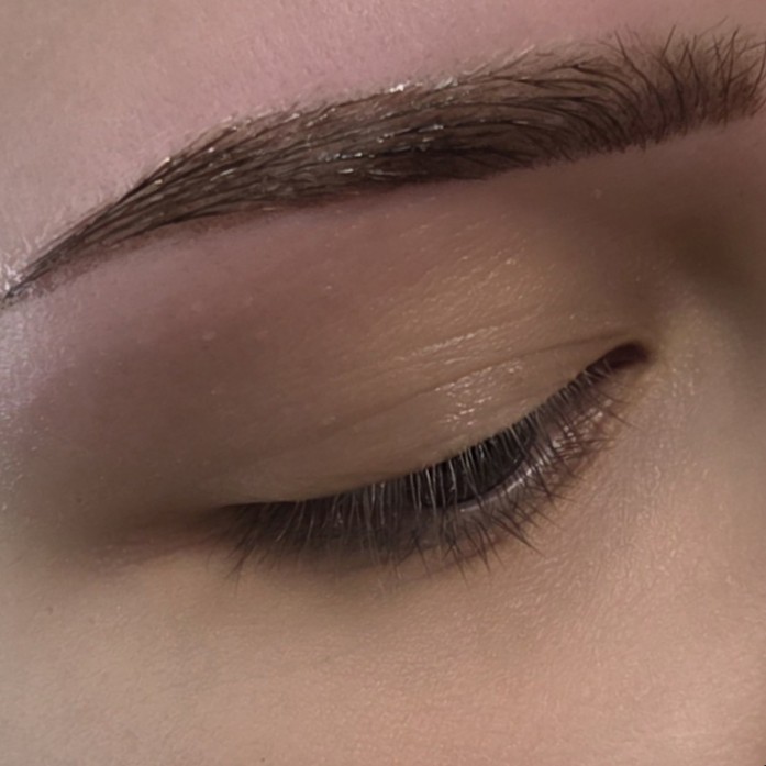 Снятие  наращенных ресниц