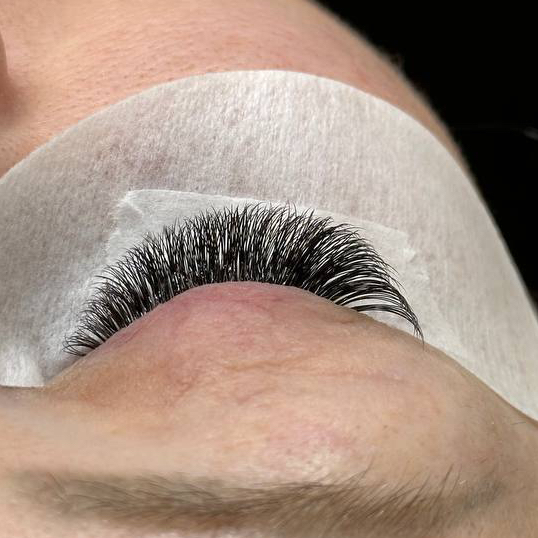 Снятие наращенных ресниц