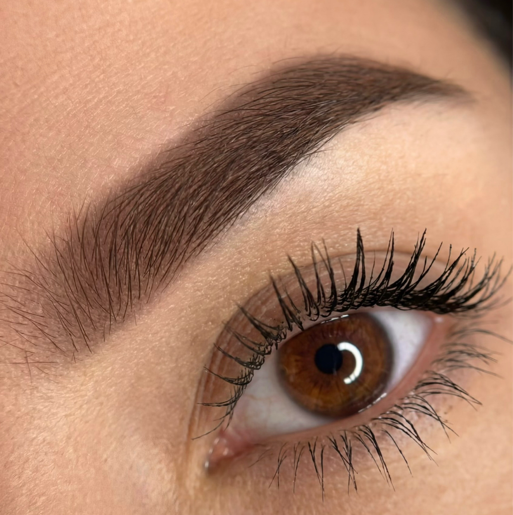 01) Graphic eyebrows