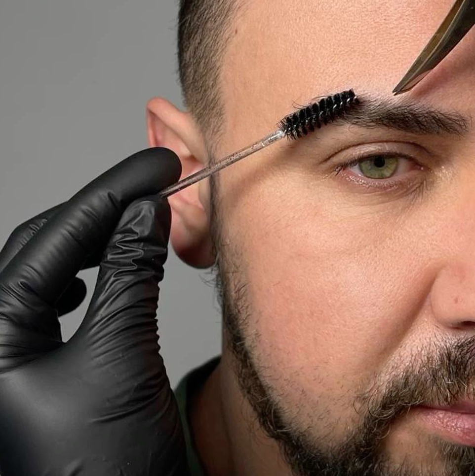 Мужская коррекция бровей