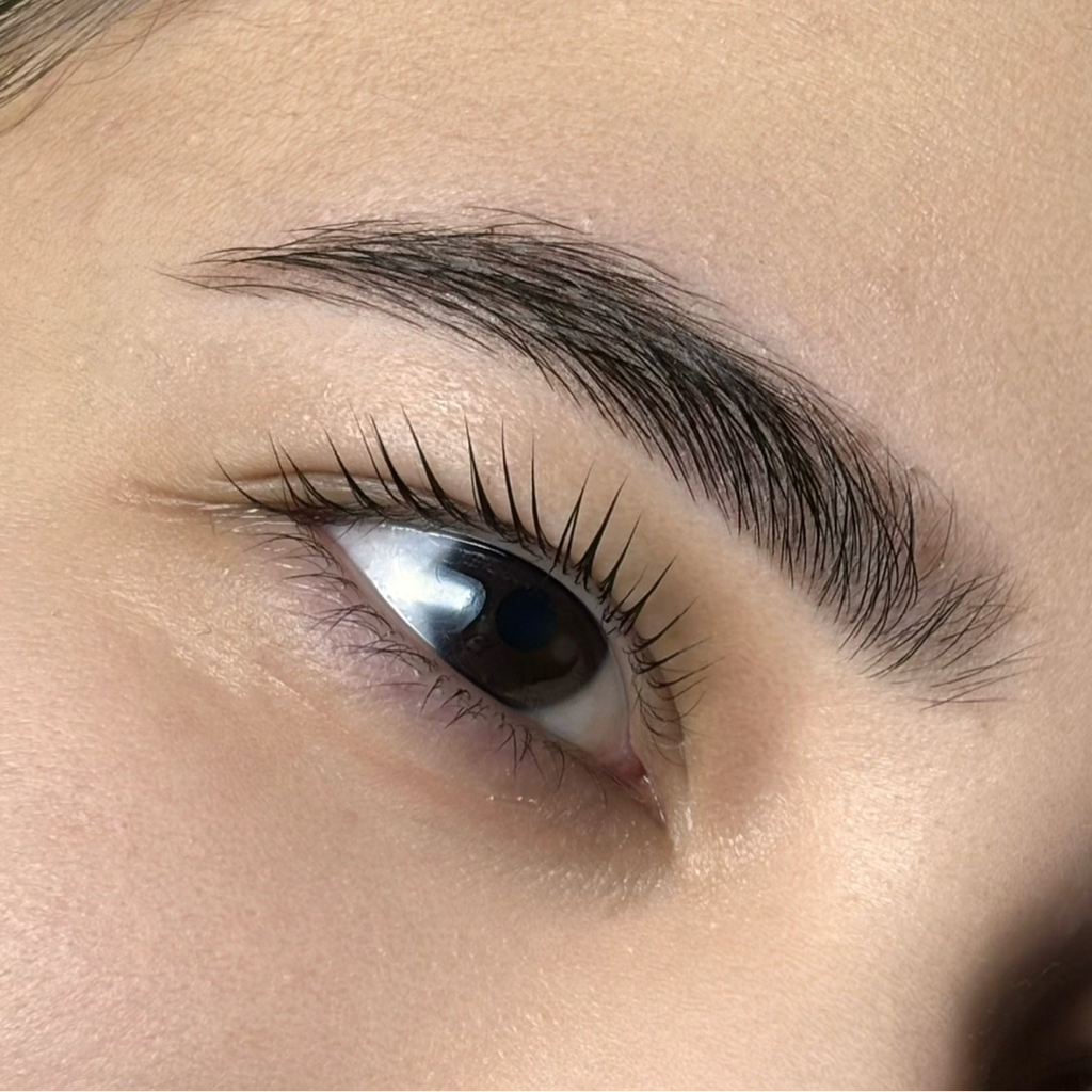 Ламинирование ресниц + оформление бровей