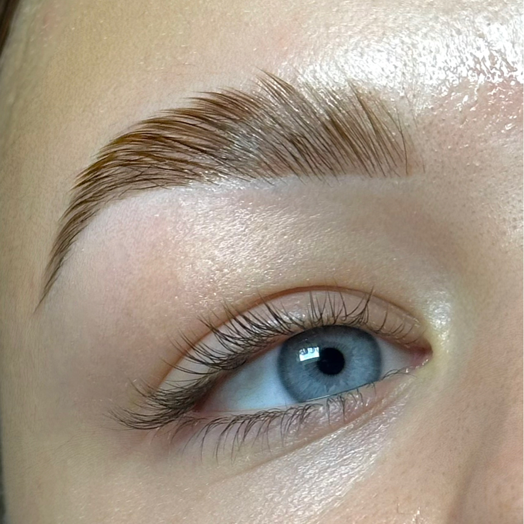 Коррекция бровей