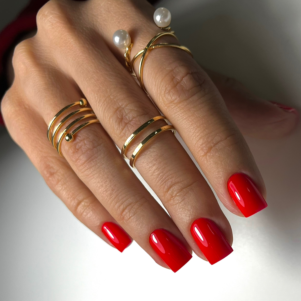 Маникюр с покрытием гель-лак