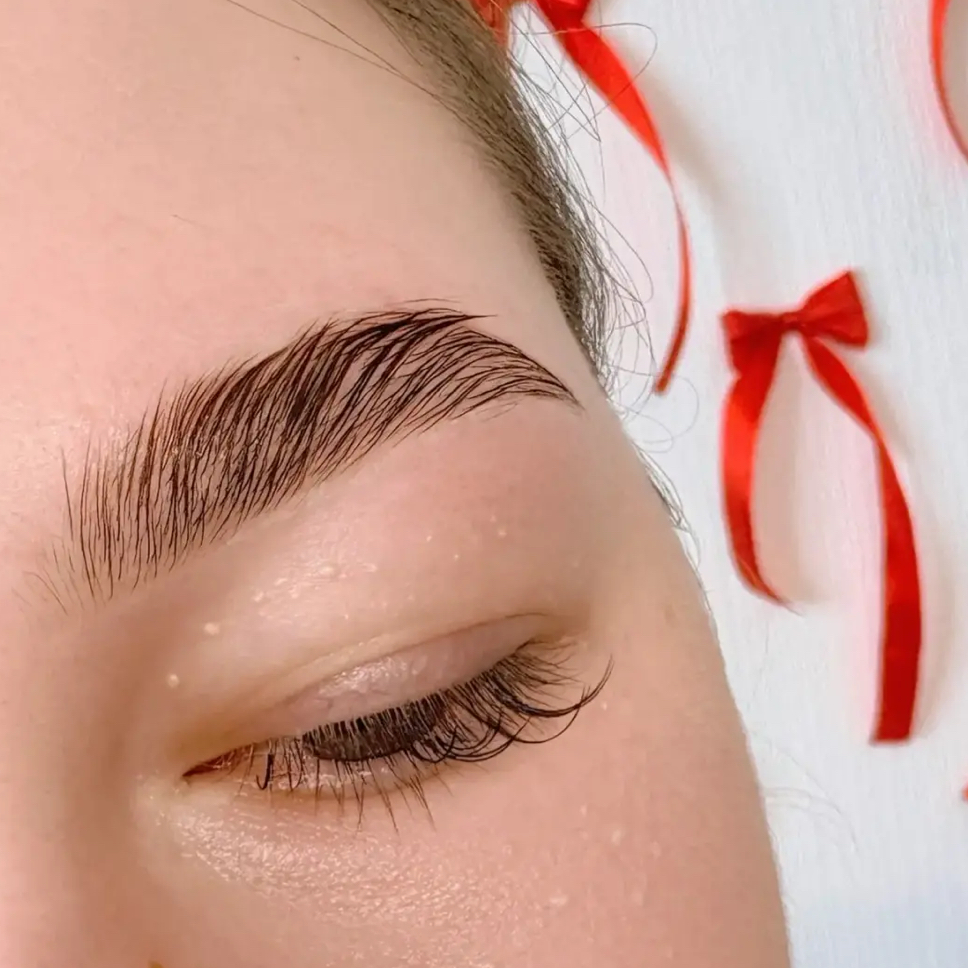 Коррекция бровей