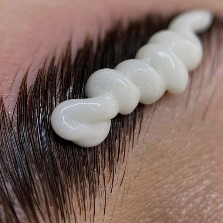 Ламинирование бровей