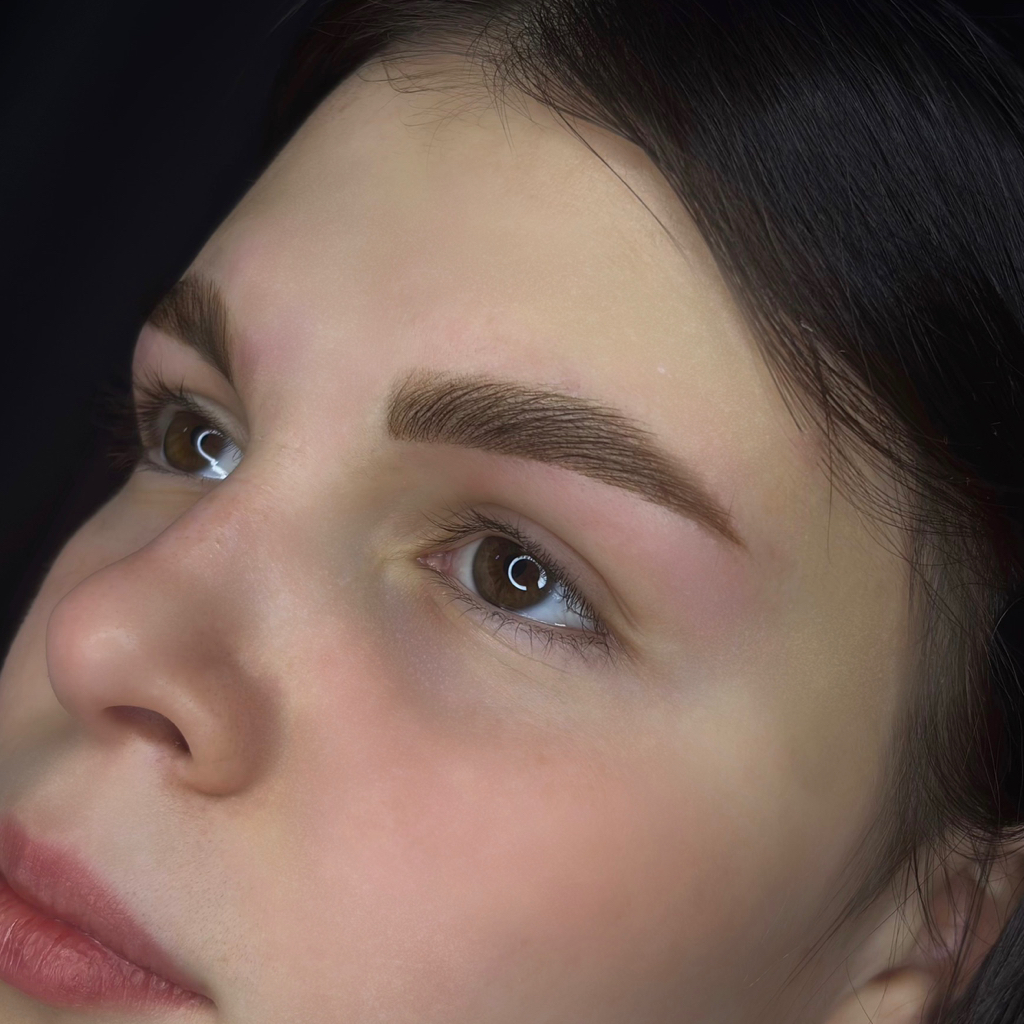 Ламинирование и окрашивание бровей с коррекцией