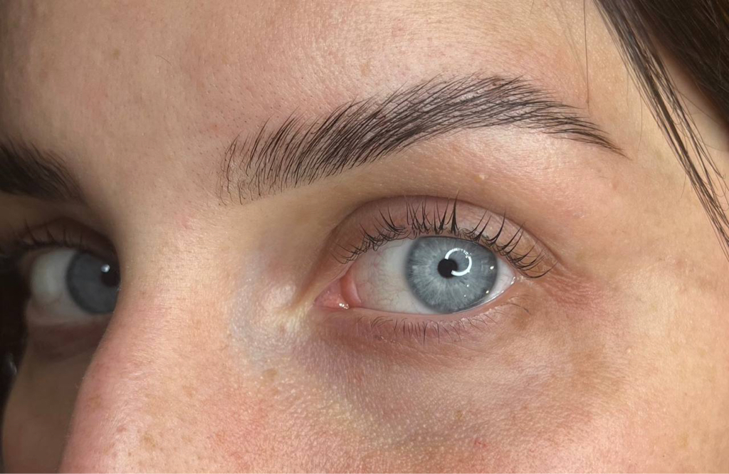 Оформление бровей