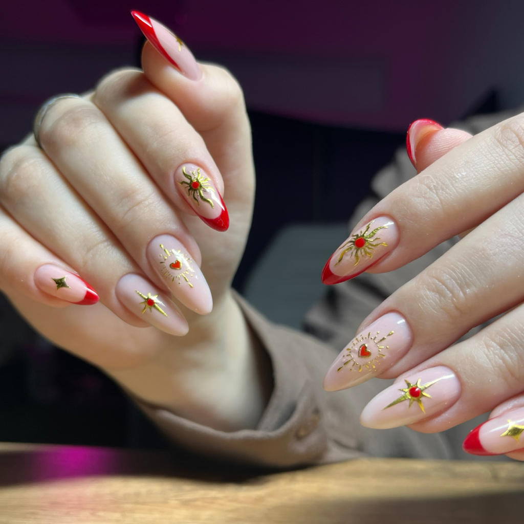 Маникюр с покрытием средняя длина