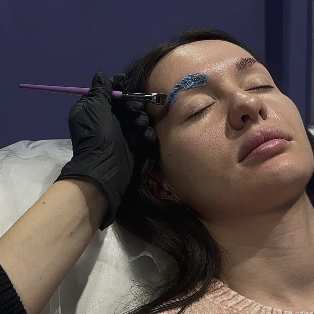 Коррекция формы бровей с окрашиванием