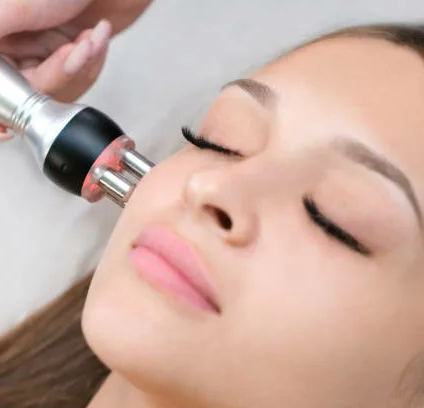 Комплекс омоложения и лимфодренаж лица (биполярный RF лифтинг,вибромассаж,фонофорез,криофонофорез,массаж  с сыворотками по типу кожи)