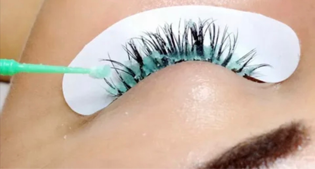 Снятие ресниц другого мастера перед наращиванием