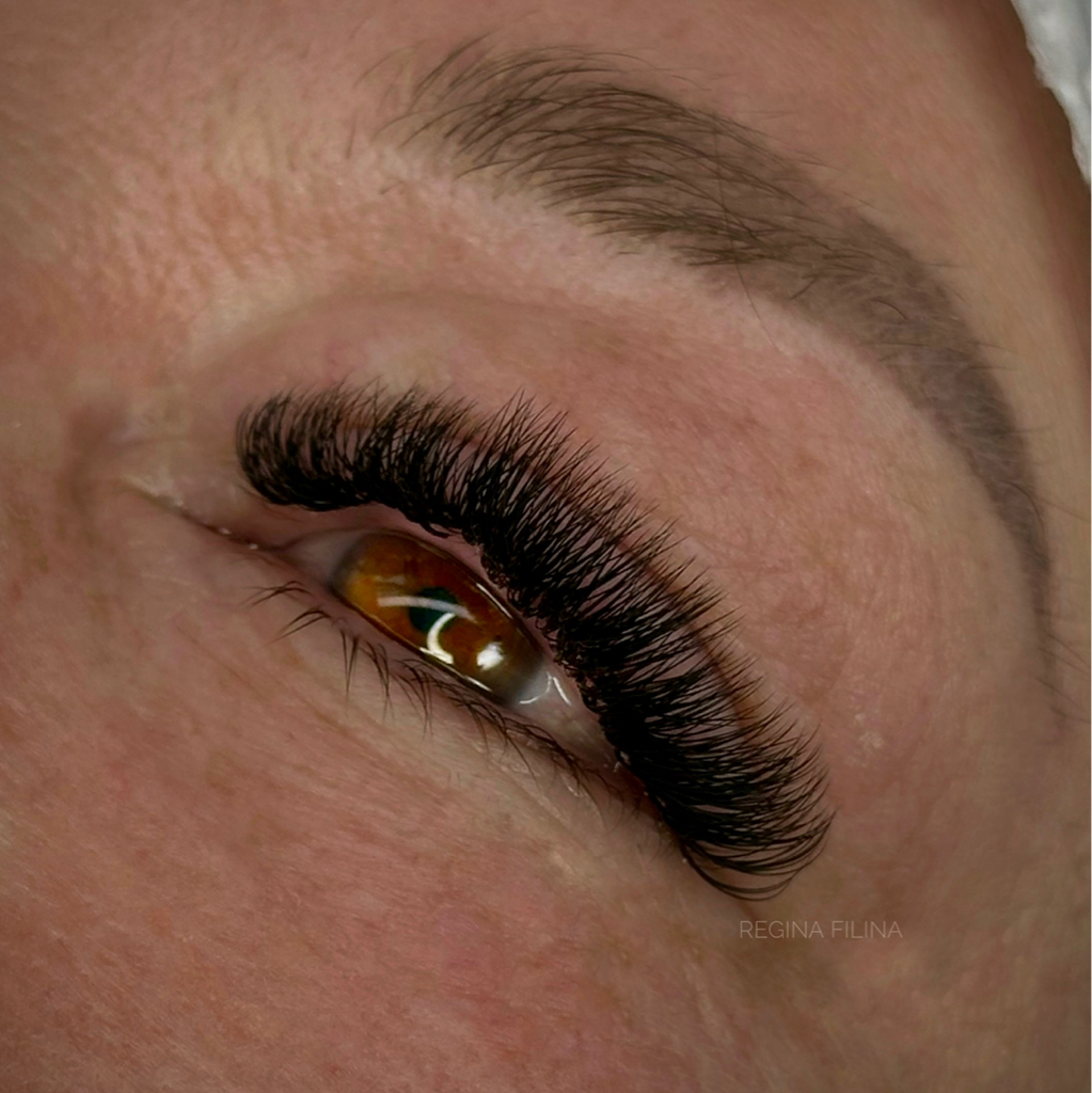 Наращивание ресниц в объёме 3D