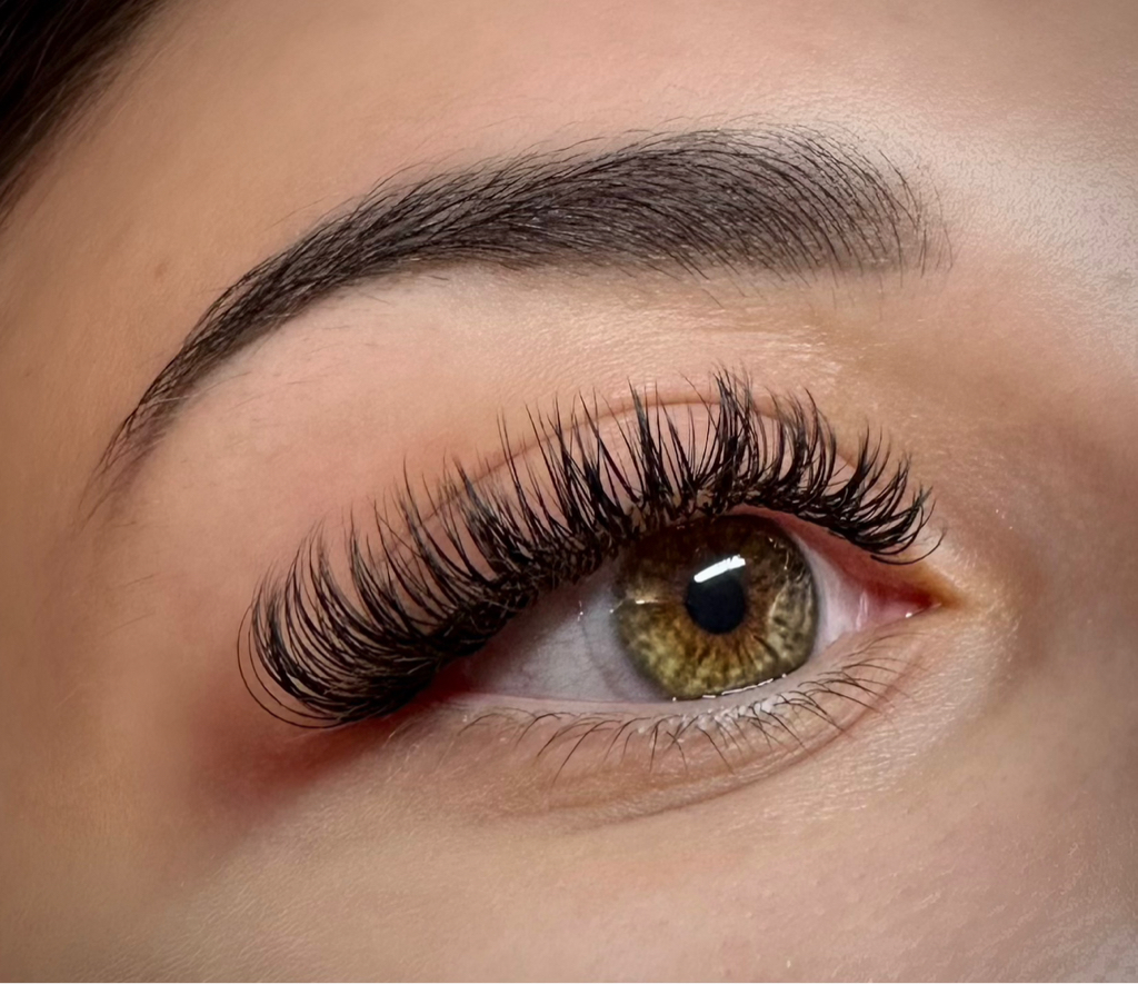 Наращивание ресниц в объёме 2,5D