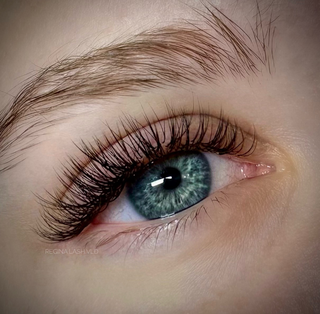 Наращивание ресниц в объёме 1,5D