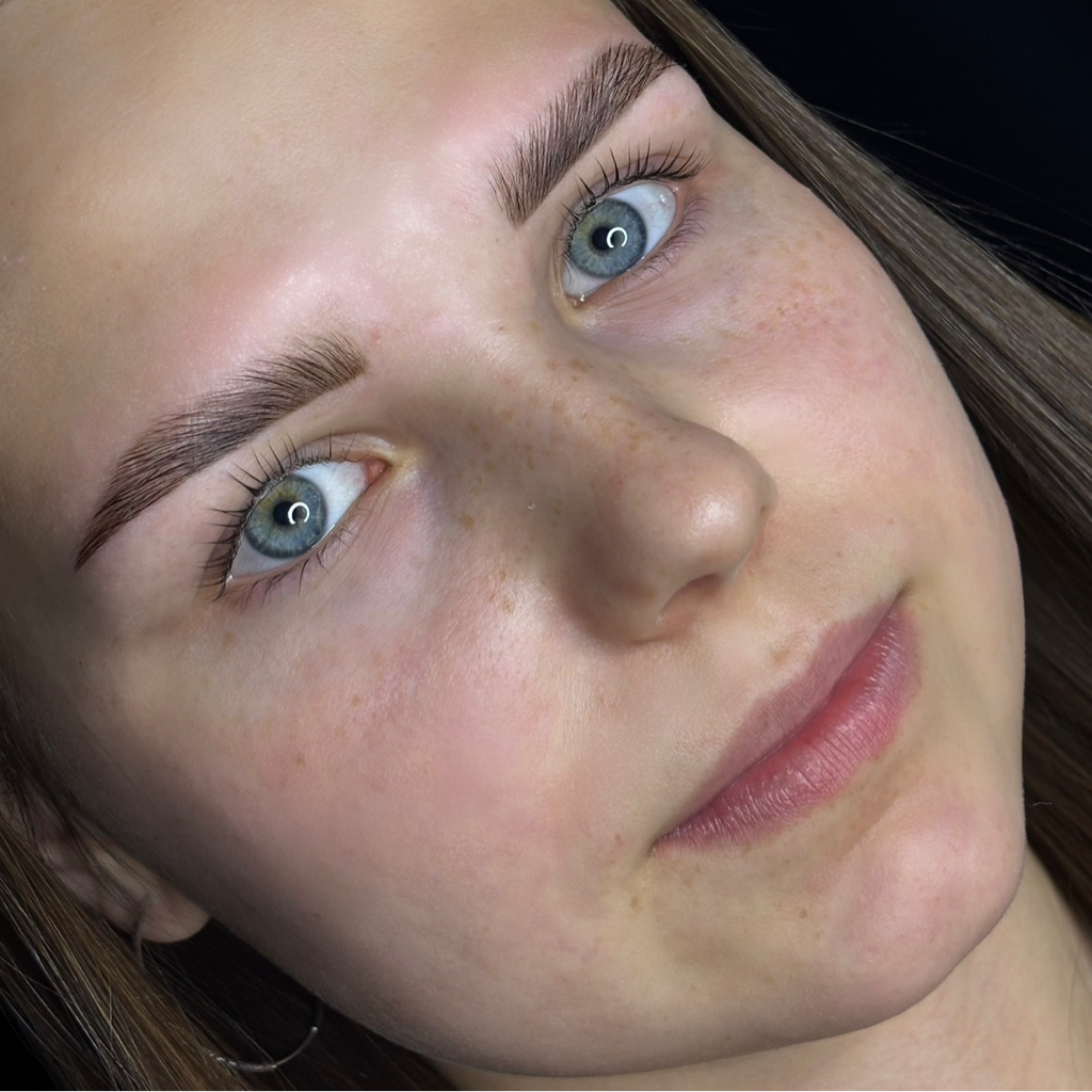 Ламинирование и окрашивание ресниц + ламинирование бровей с коррекцией