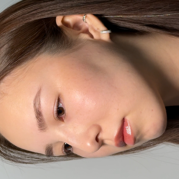 Осветление бровей + коррекция формы брови