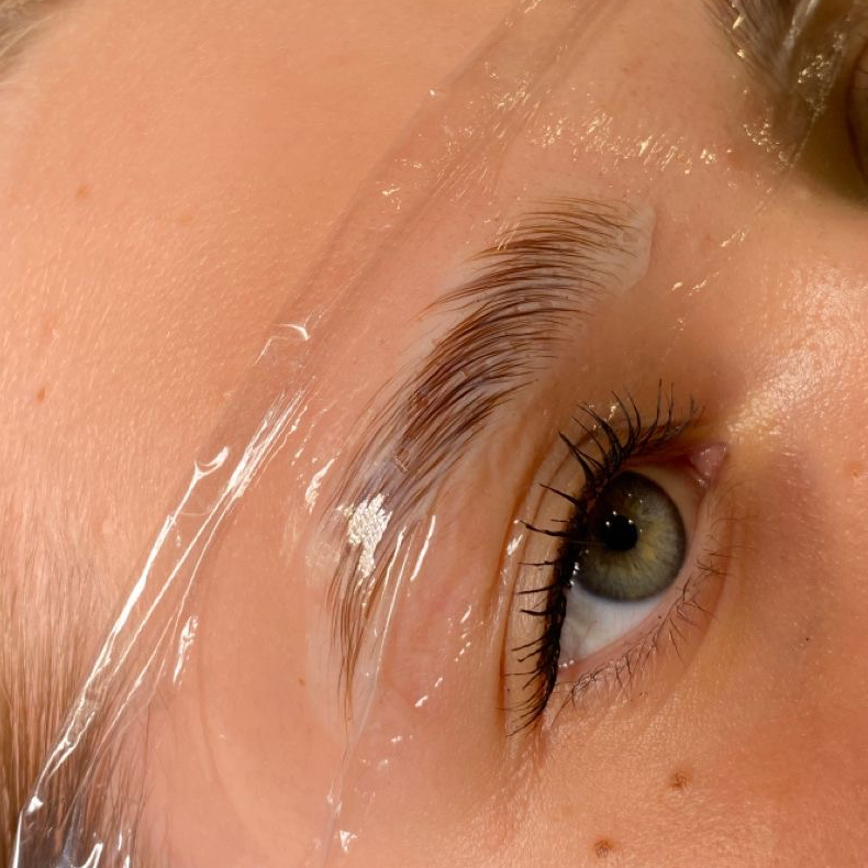 Долговременная укладка бровей