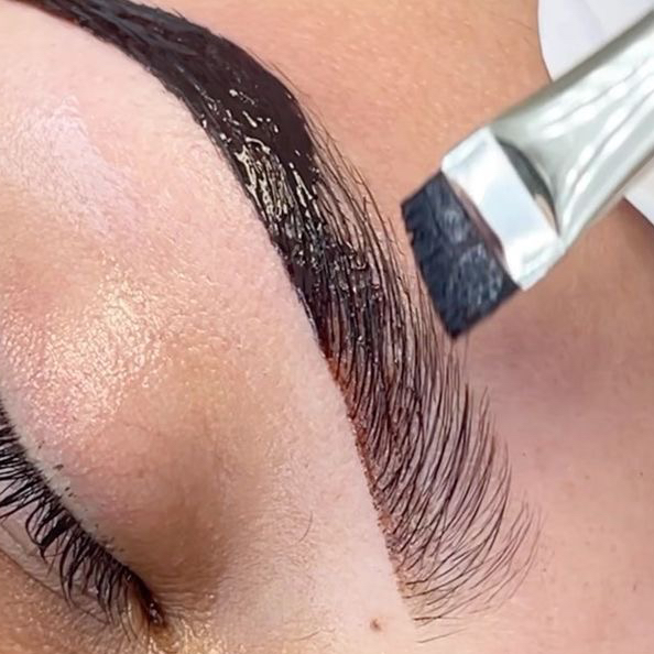 Окрашивание бровей