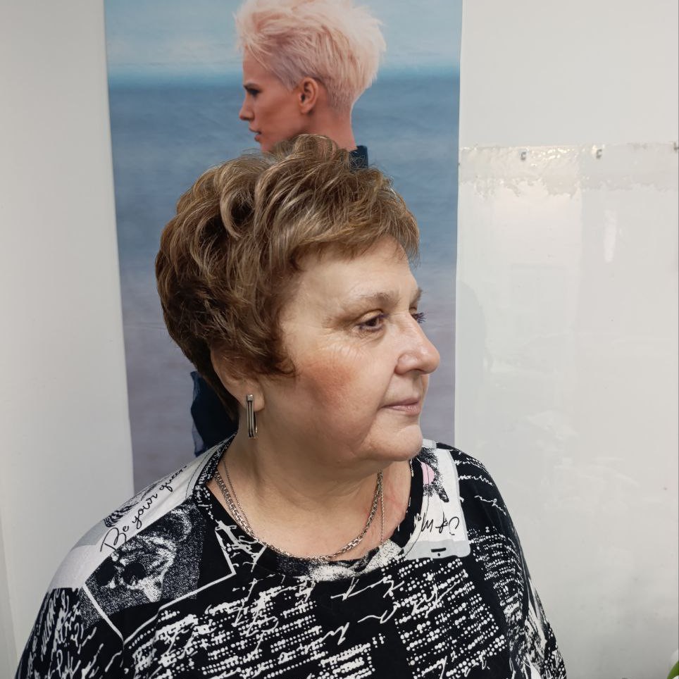 Стрижка коротких волос (открытое ушко)