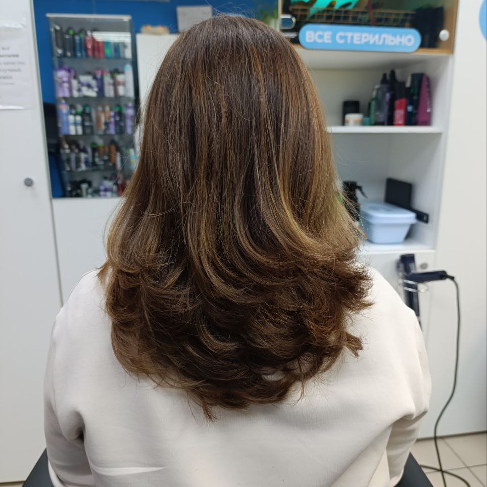 Стрижка женская длинные волосы (лесенка, каскад)