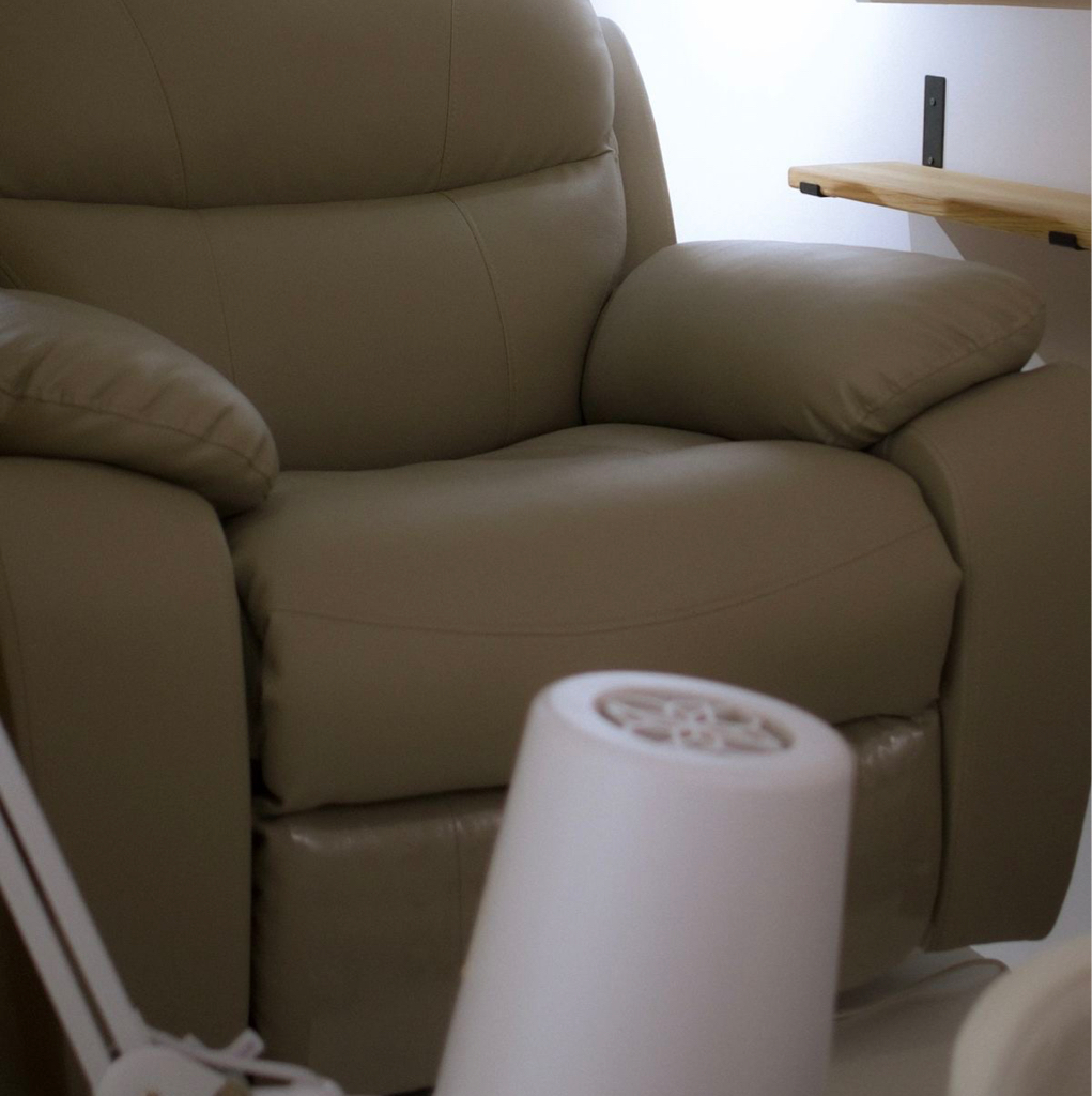 Услуга в 4-ре руки Наращивание ресниц + педикюр Доп плата к услугам