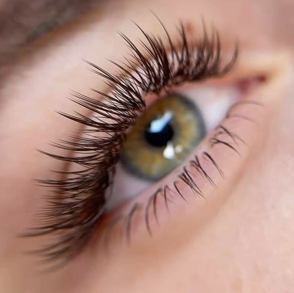 Наращивание нижних ресниц