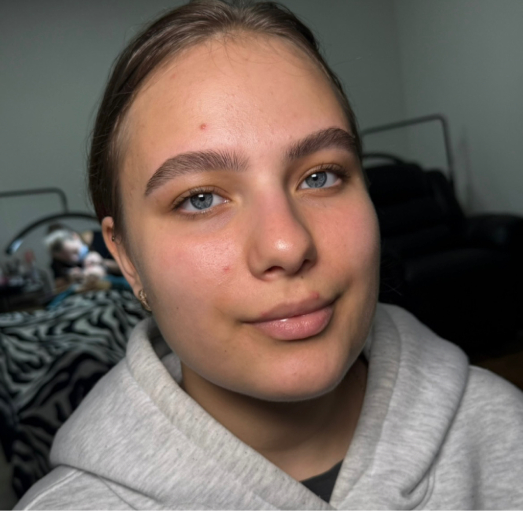 Коррекция + окрашивание бровей