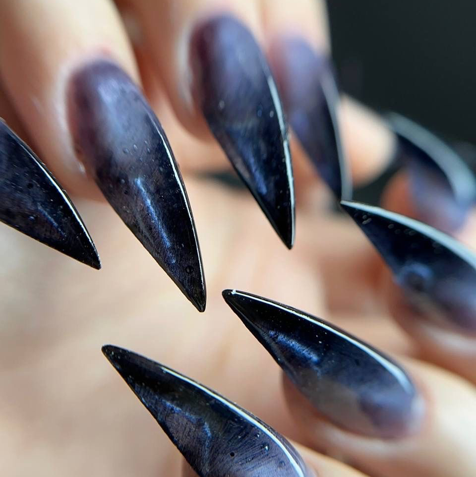 Кошачьи когти (наращивание ногтей)