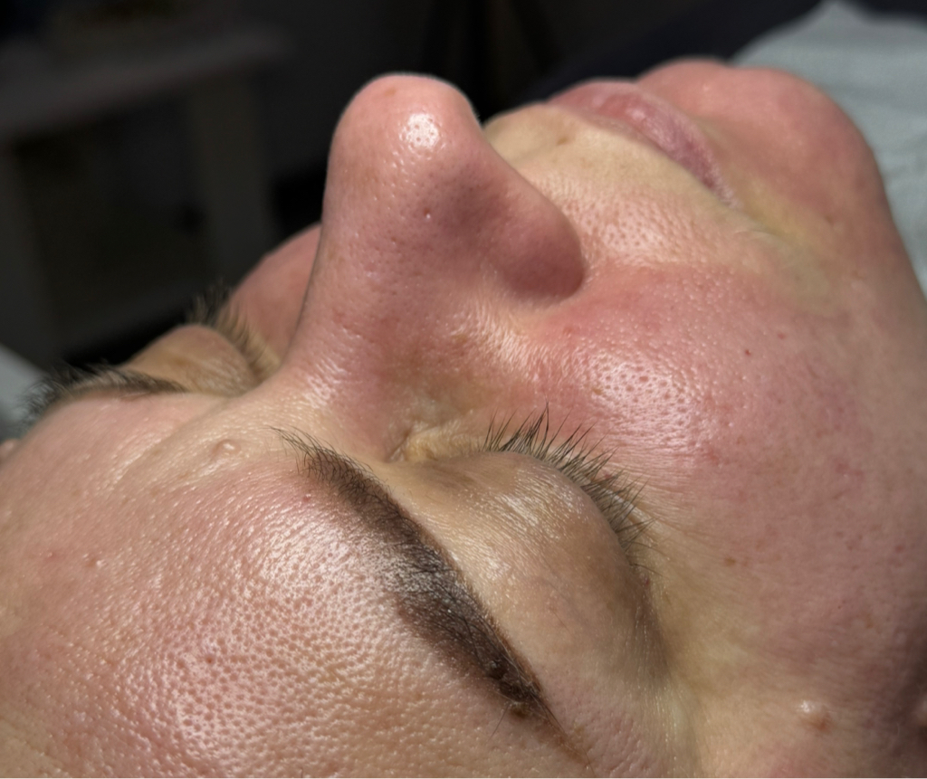 комплексная процедура «экспресс»  (очищение кожи, пилинг, массаж лица 20 мин, маска по типу кожи, крем)