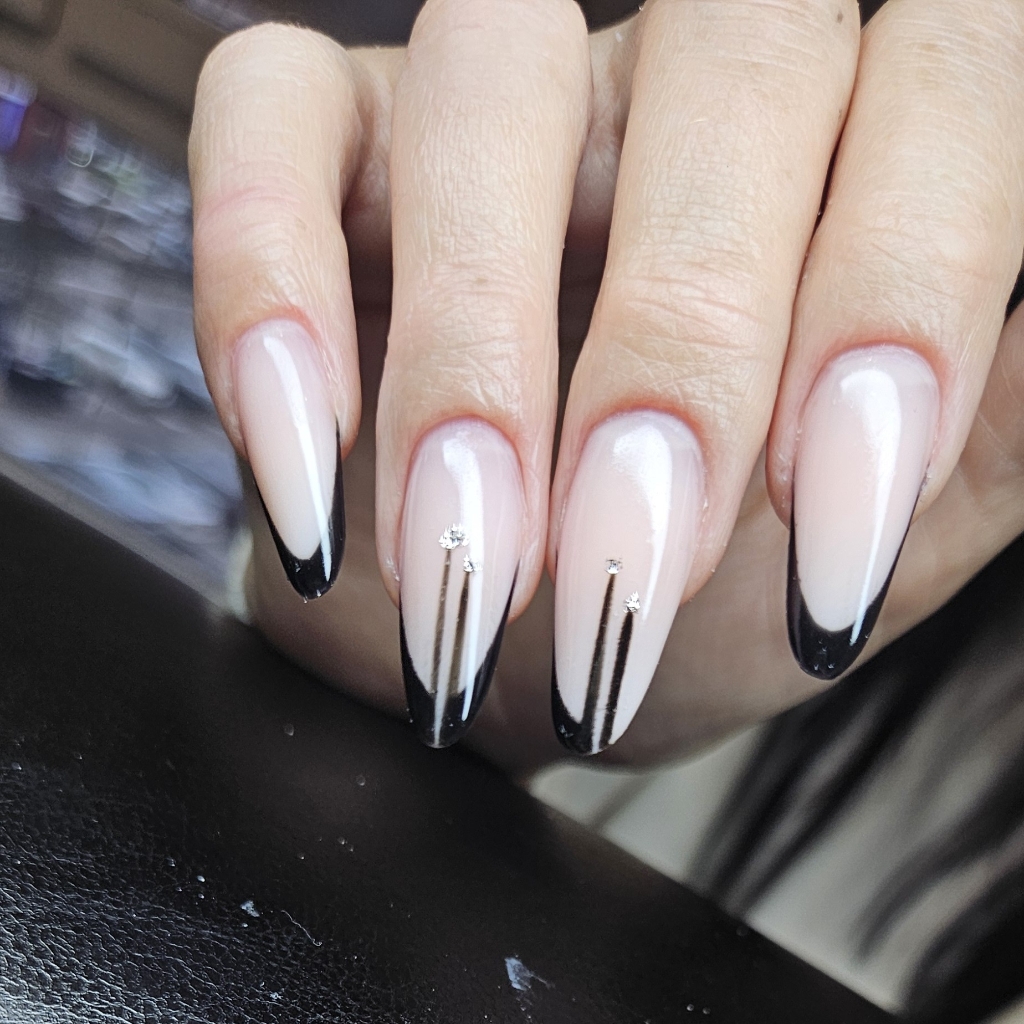 Наращивание ногтей до 3 делений +френч