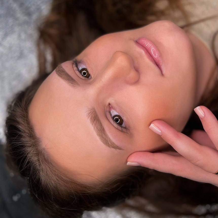 Перманентный макияж бровей