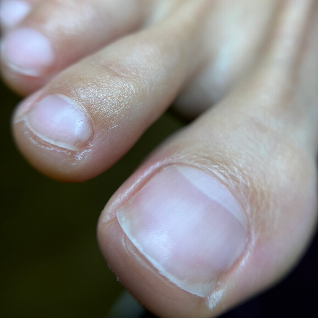 Педикюр + глянцевание ногтей