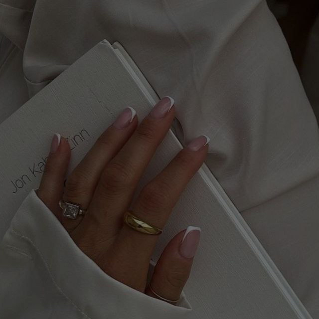 Маникюр+Френч+выравнивание ( снятия старого покрытие в подарок)