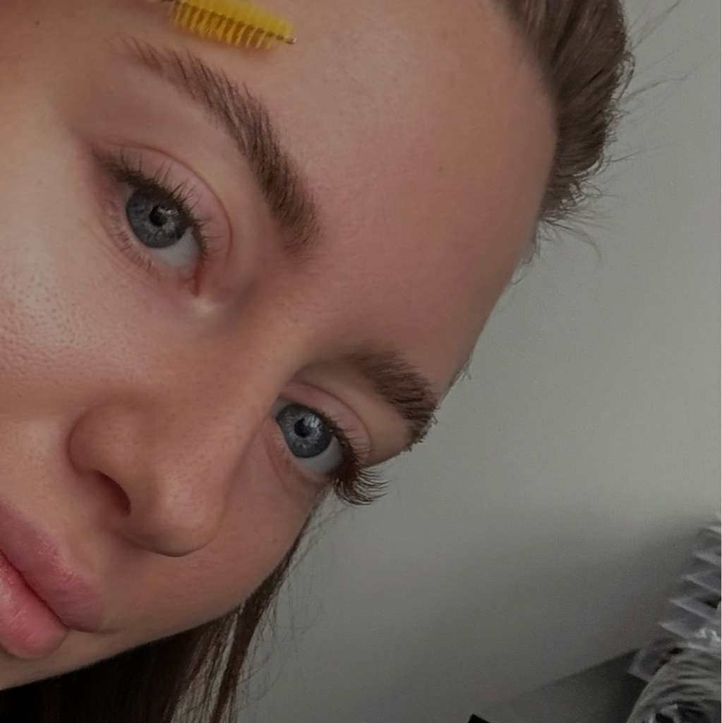 Натуральное наращивание ресниц