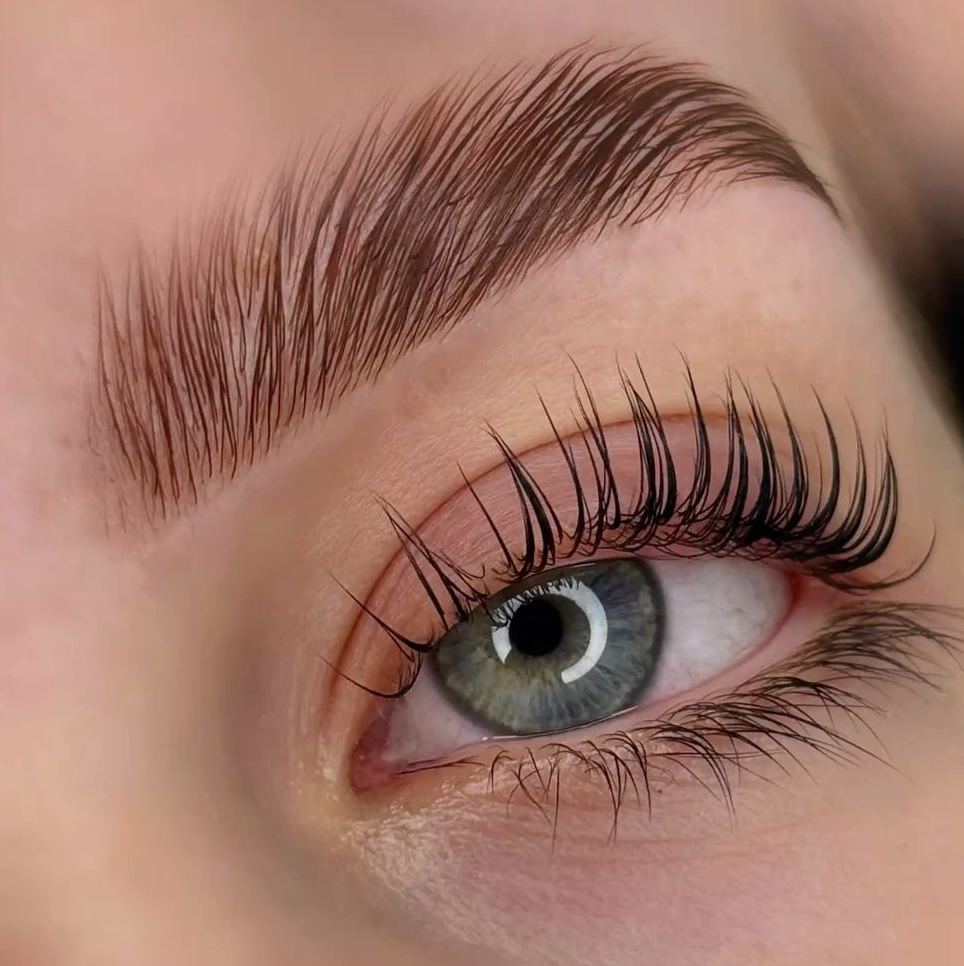 Оформление бровей + ламинирование/стретчинг ресниц