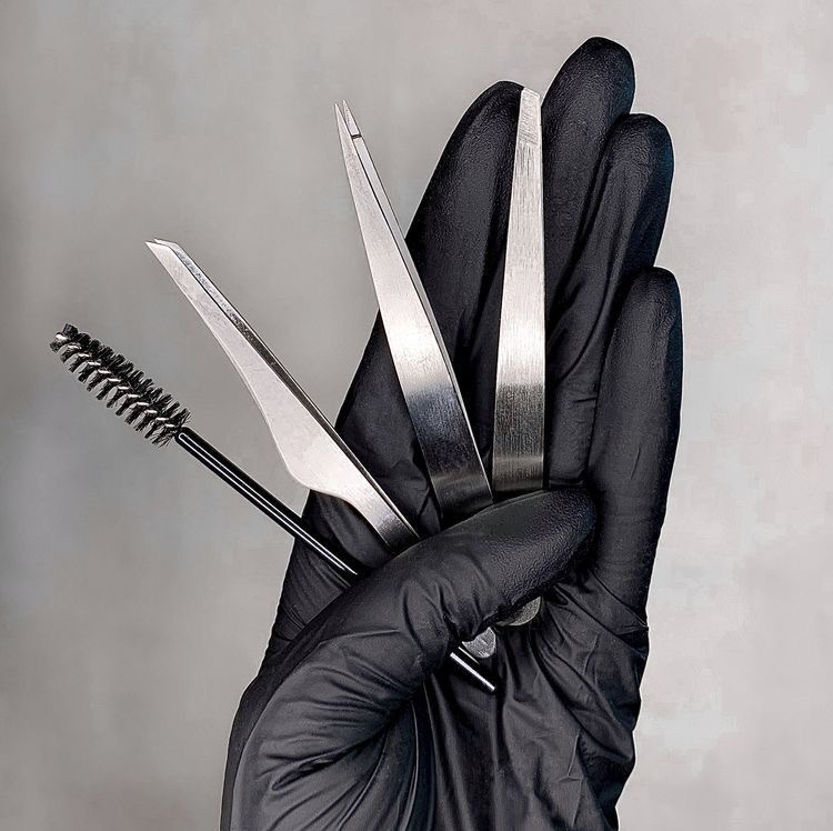 Коррекция бровей