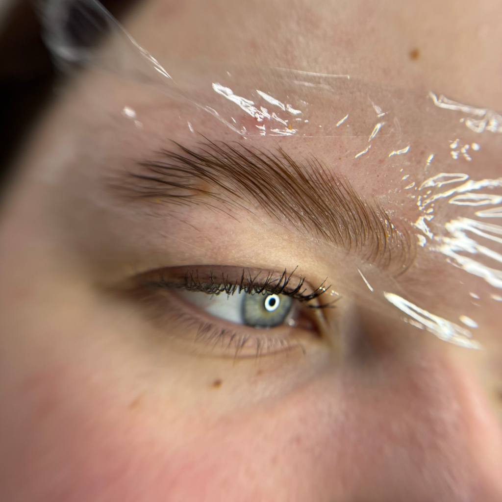 Долговременная укладка бровей без окрашивания