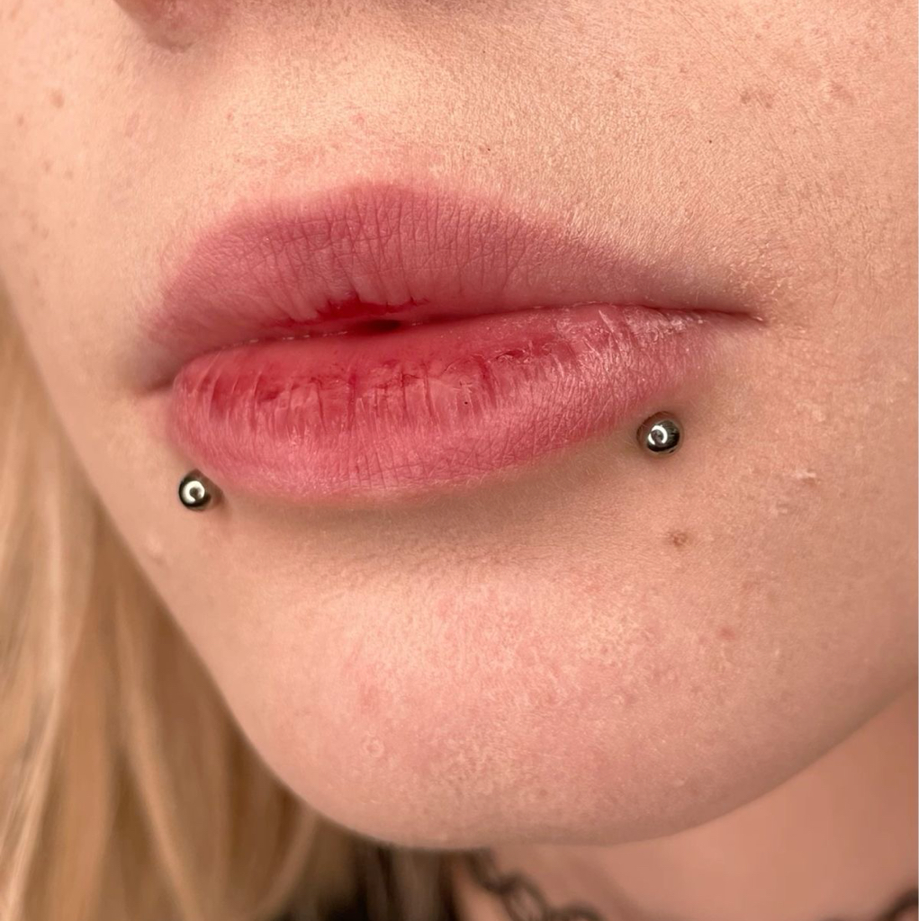 Пирсинг змеиный укус