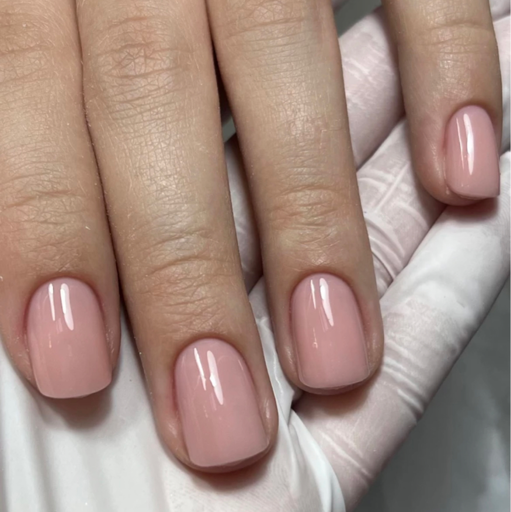 Восстановление архитектуры ногтей , маникюр с покрытием .