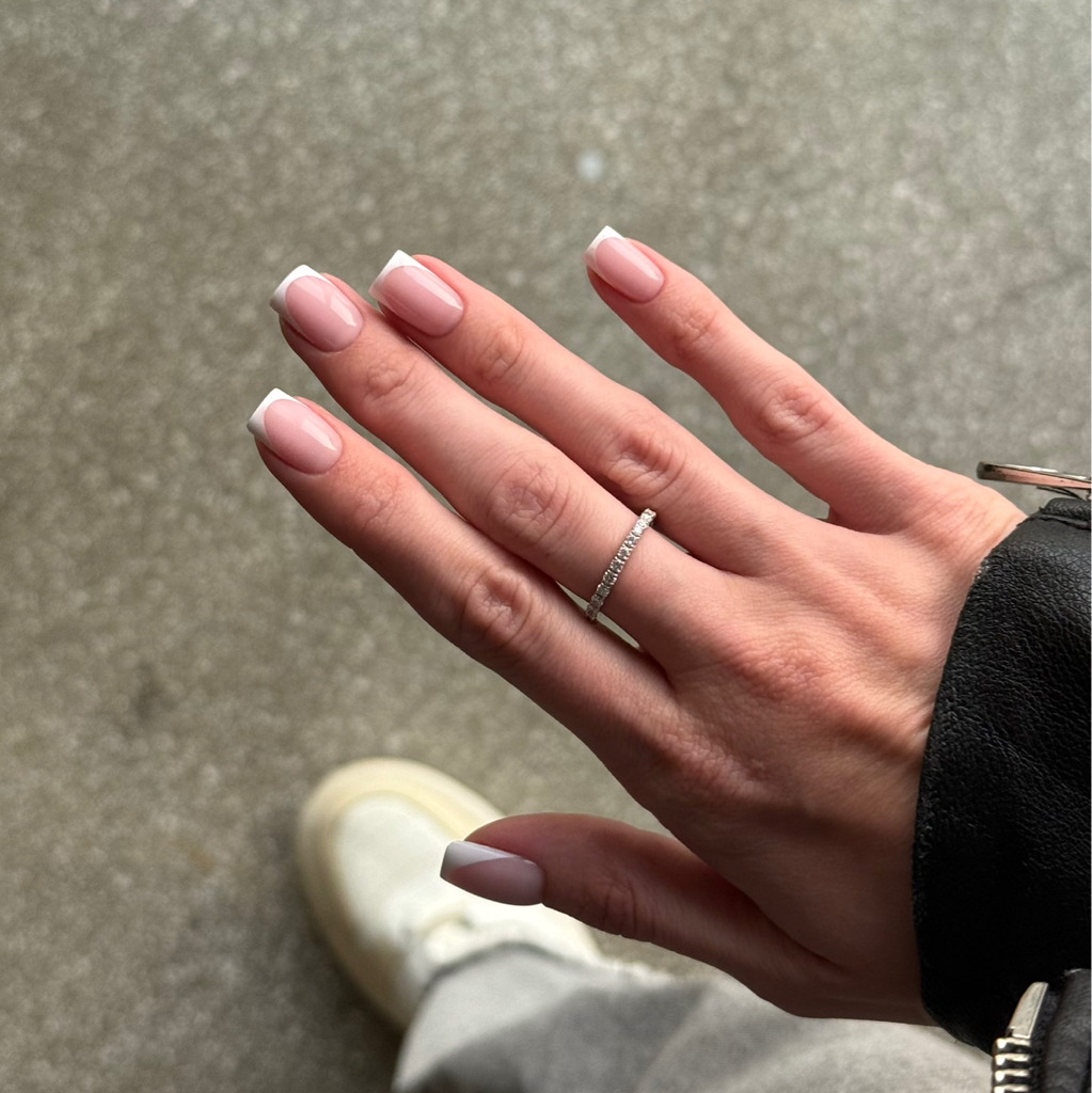 Маникюр с покрытием French