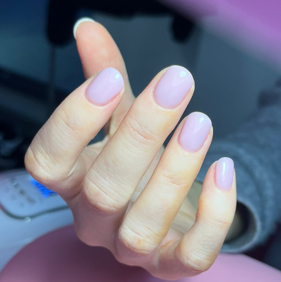 Комплекс «Easy»: комби маникюр + покрытие камуфлирующей базой без укрепления, ремонт до 2-х ногтей