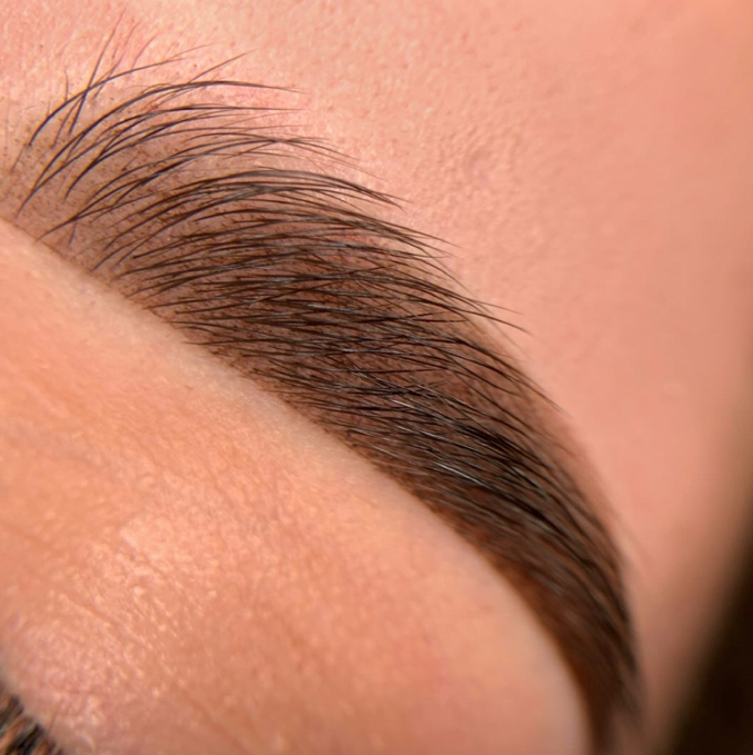 Перманентный макияж бровей