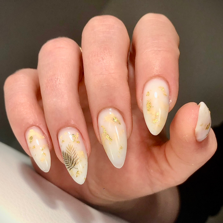 Маникюр + наращивание + покрытие гель лак или френч 3200 р.