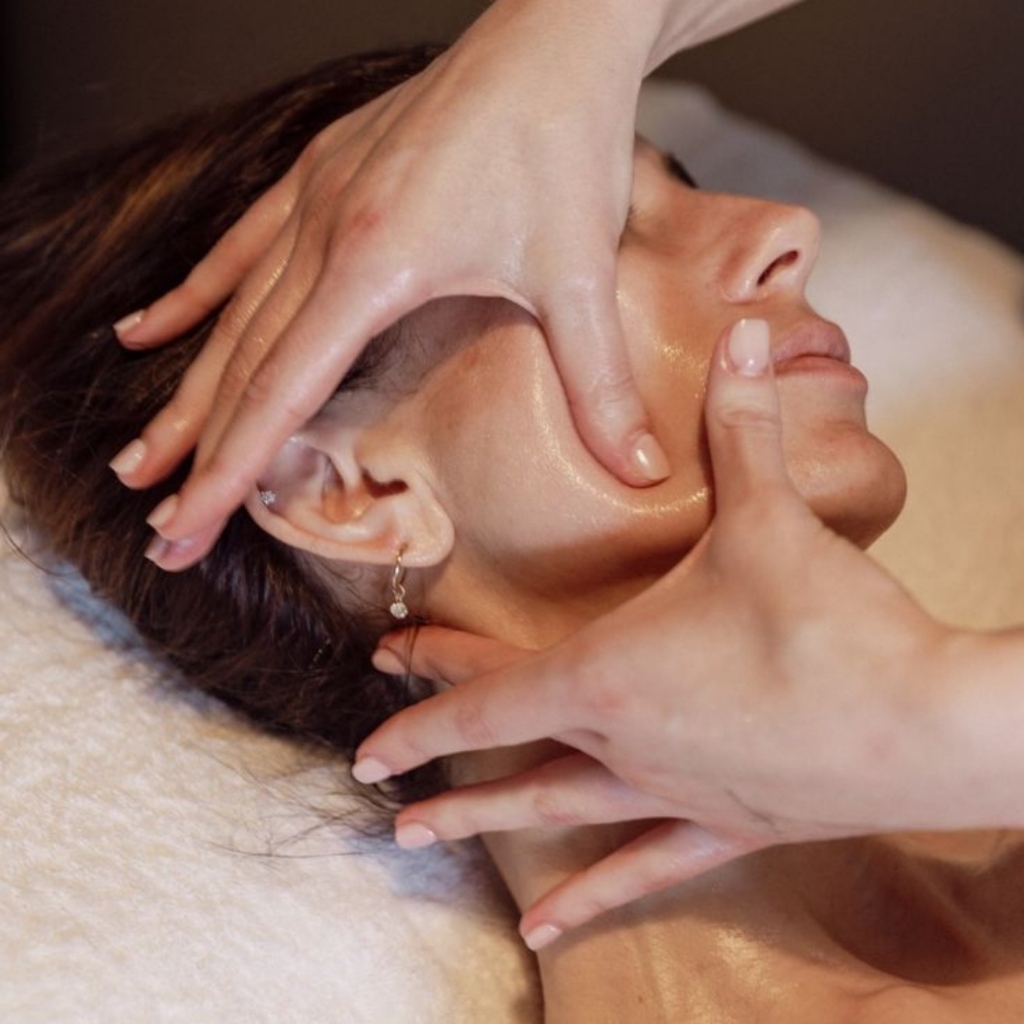 Массаж лица Классический 30 мин