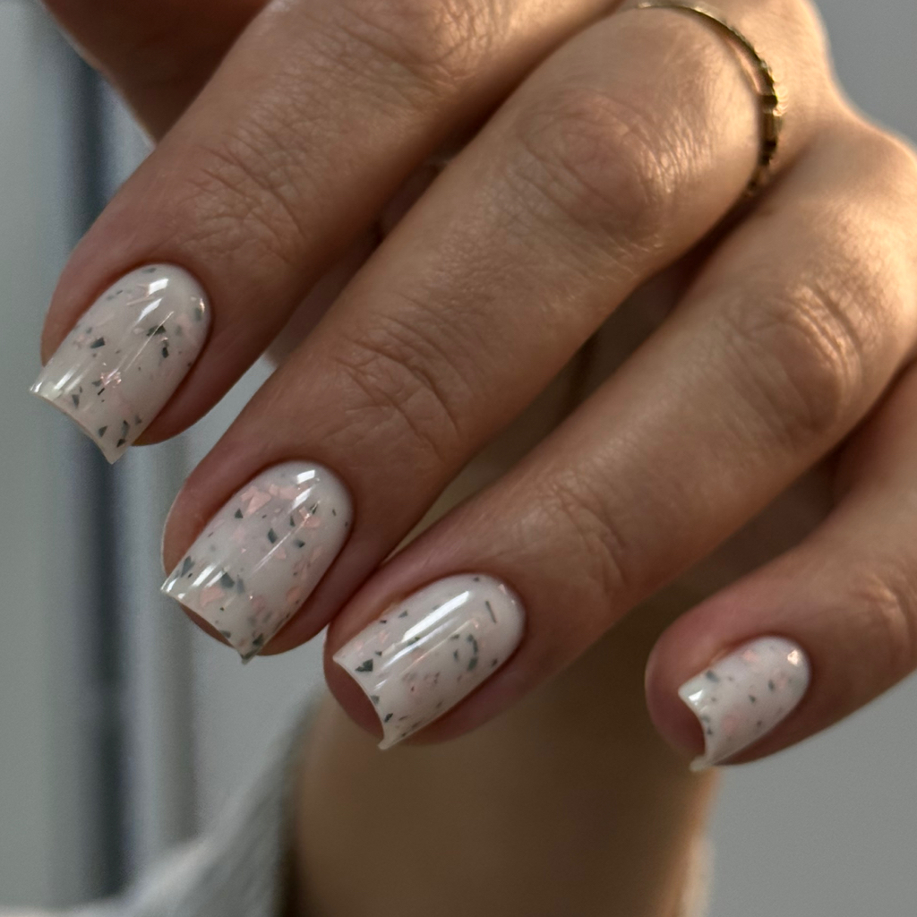 Маникюр с покрытием гель-лак/база