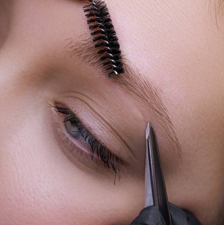 Коррекция бровей пинцетом  (без окрашивание)