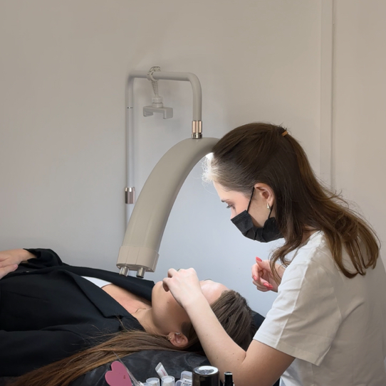 Снятие наращенных ресниц