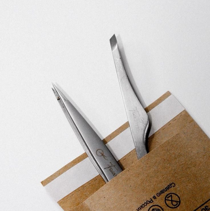 Коррекция бровей